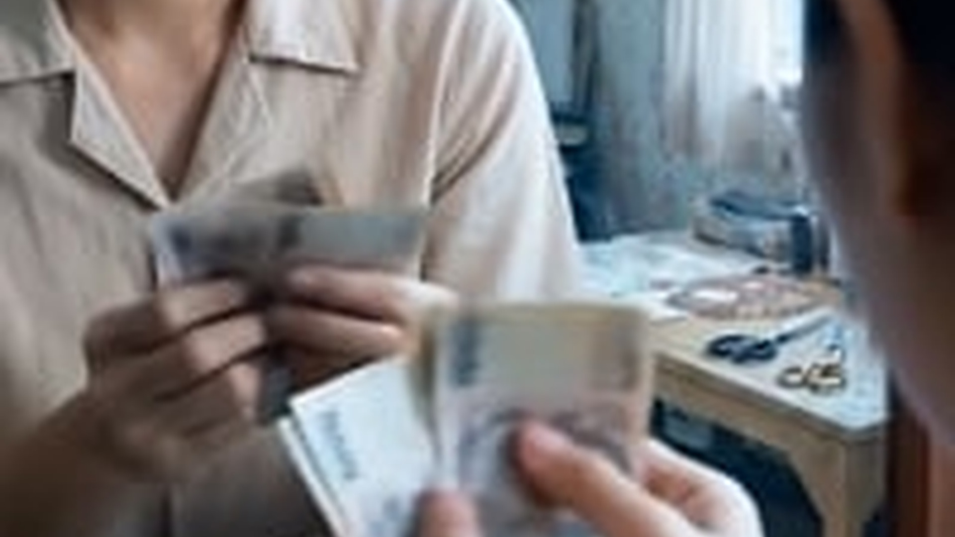 N2405025_สาม ใส ซอง 10,000 ท กงาน แต ล กก นบะหม ซอง...จนล กพ ดกลางโต ะ ท งซอยเง ยบ_part2